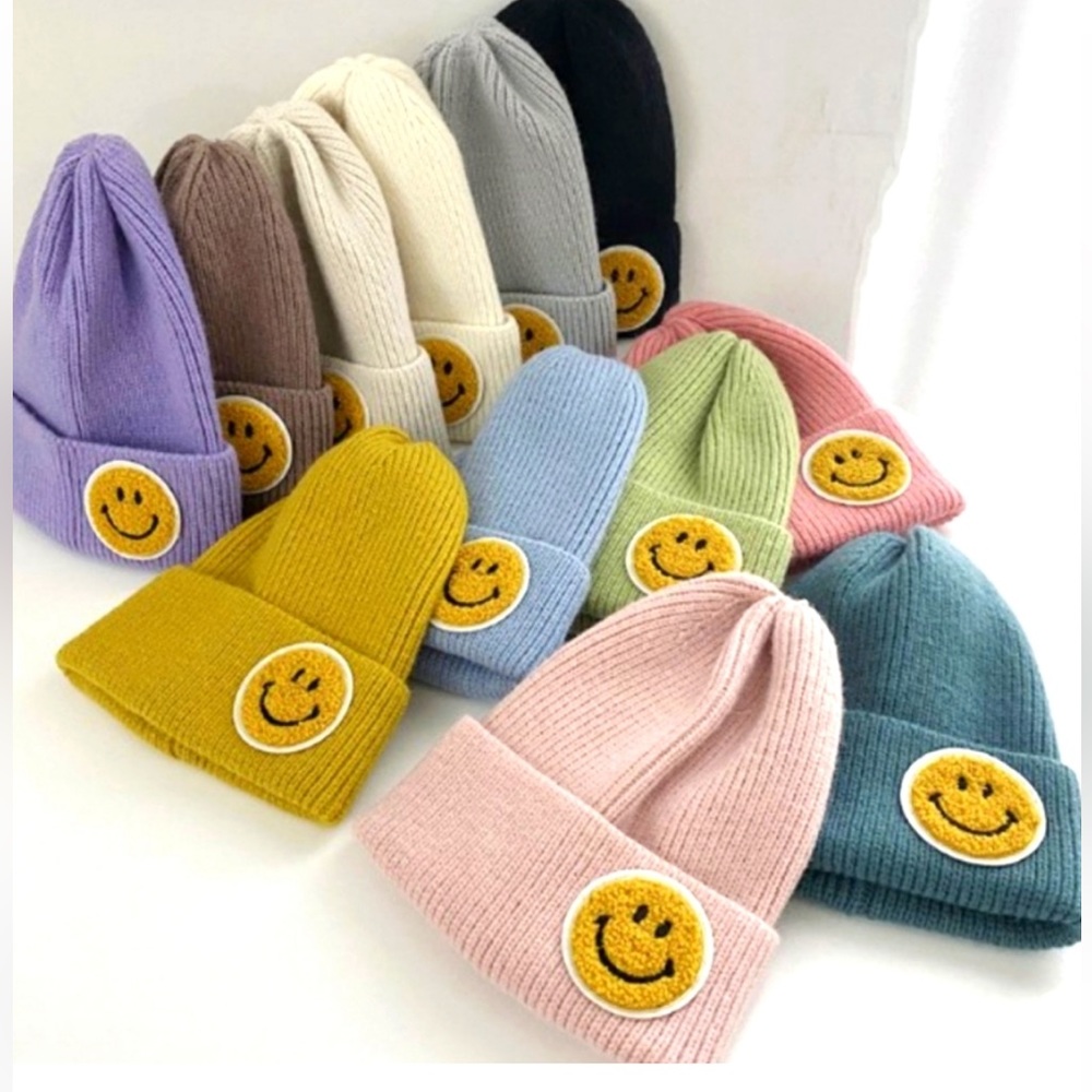 💕🛍️Ribbed smiley hat super soft 💕🛍️ - Picture 3 of 4